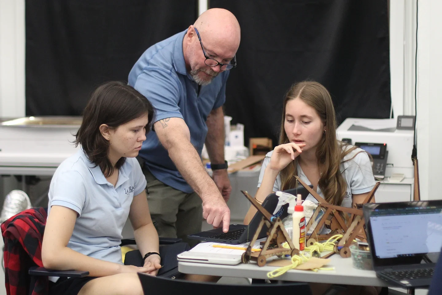 Discussing a model in a design lesson
