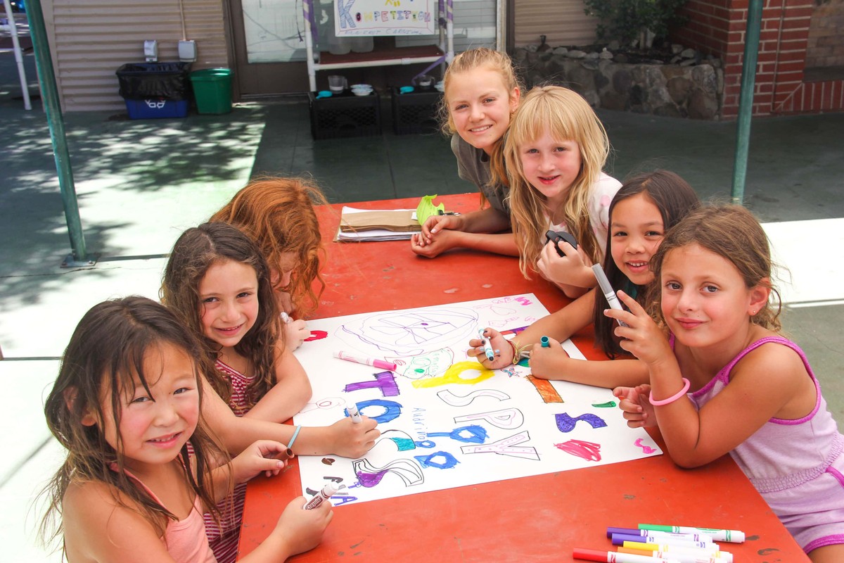 Past Camp Kinneret activity: arts and crafts at an outdoor table