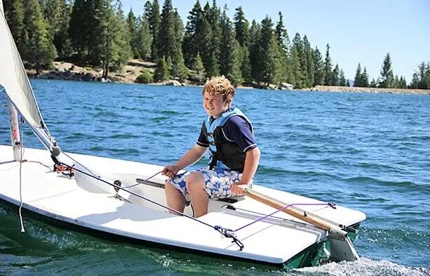 Past Mountain Camp activity: sailing on Ice House Lake
