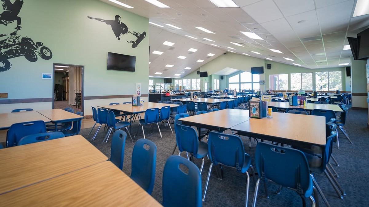 Pali camp facilities: the dining room inside Huckleberry Hall