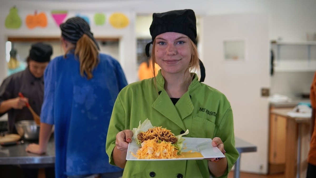 Past Pali culinary activity: presenting a finished dish