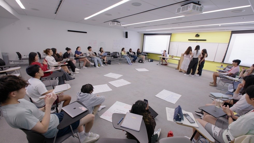 Group discussion in a Leadership Institute classroom