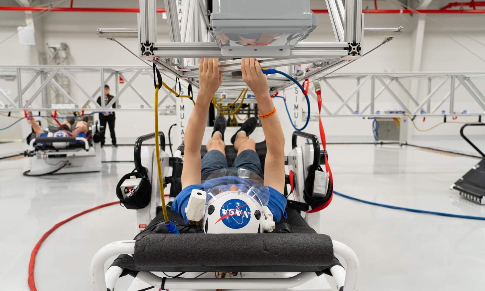 Microgravity simulation in the astronaut-training area