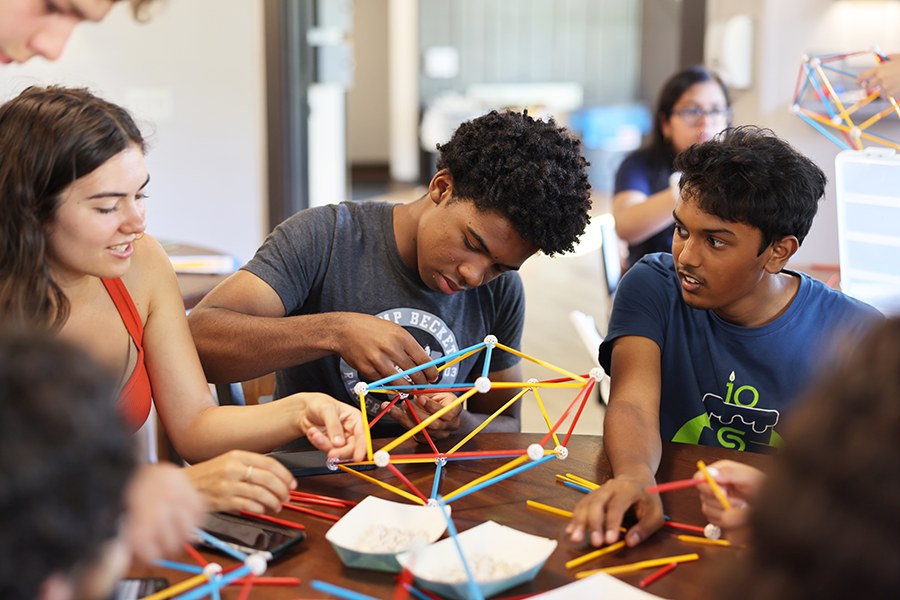 A SUMaC group investigating a three-dimensional structure